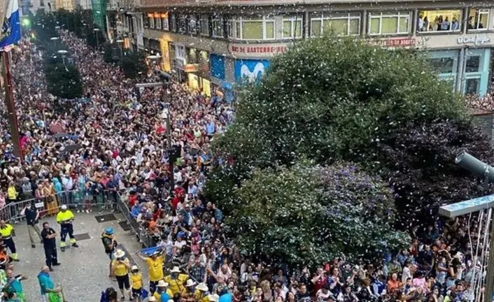 Chupinazo en las Fiestas de Santiago en Santander.