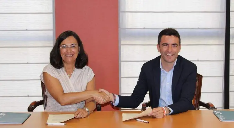 Conchi L&oacute;pez y Pedro Casares.