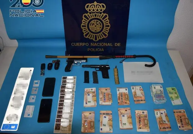 Material incautado en Torrelavega.