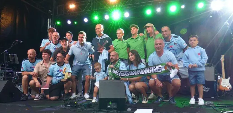 Pregonero, homenajeados y representantes de la Comisi&oacute;n de Fiestas de la Virgen de la Cama. R.A