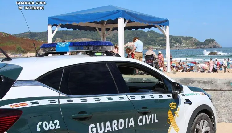 Patrulla de la Guardia Civil de Noja.