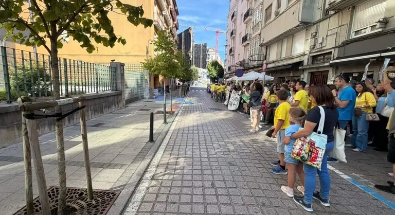 Concentraci&oacute;n de apyo al comit&eacute; de empresa frente a la sede del Gobierno de Cantabria.