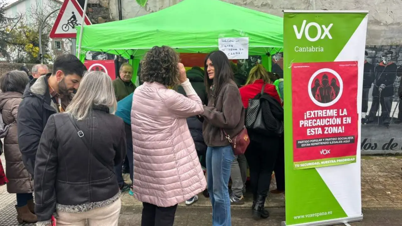 Recogida de firmas promovida por Vox en Cartes.