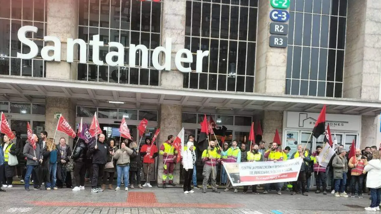 Un momento de la concentraci&oacute;n en Santander.