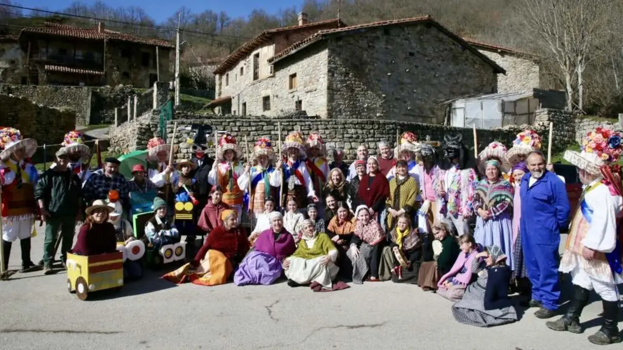 Participantes en la Mascarada de Polaciones.