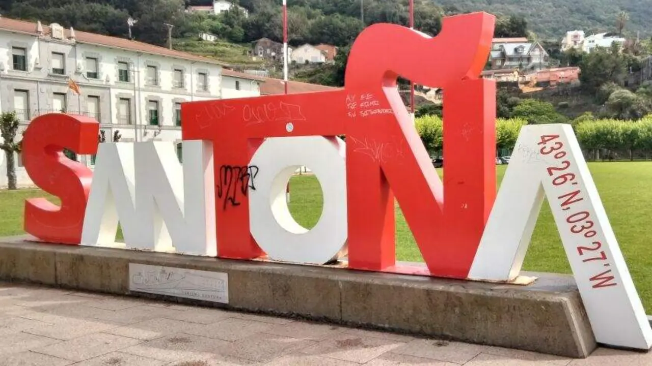 Letras de Santo&ntilde;a en el Pasaje. R.A.