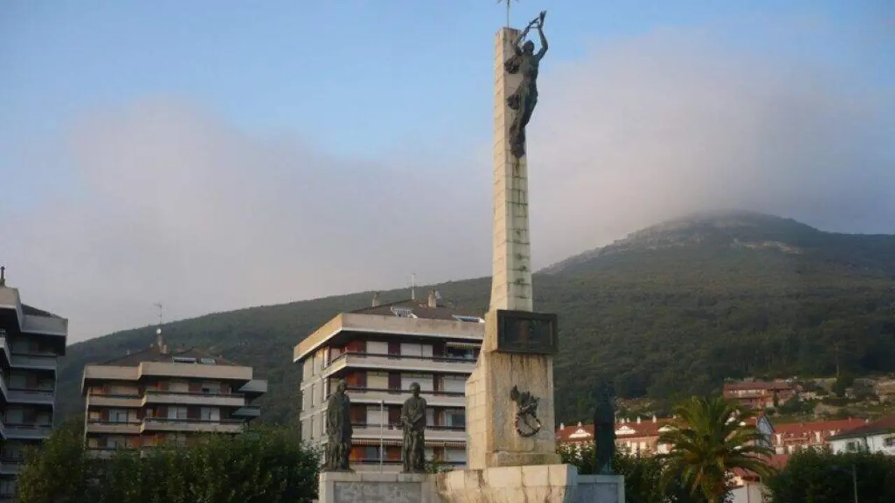 Monumento a Carrero Blanco en Santo&ntilde;a. R.A.