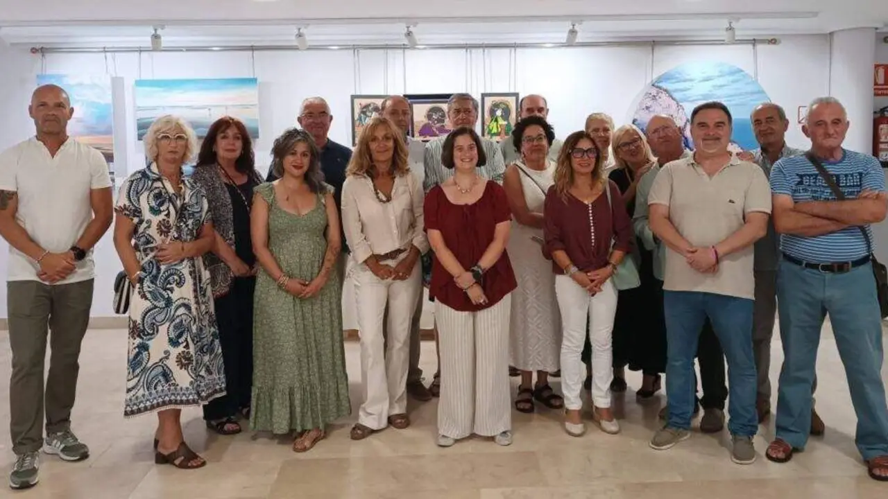 Artistas en la colectiva en Santo&ntilde;a.
