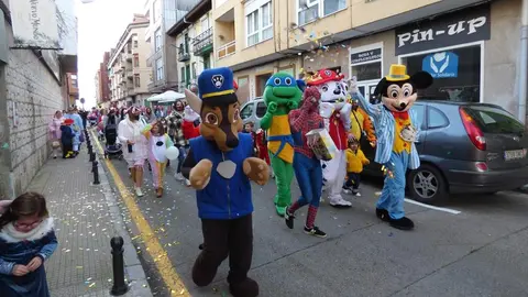 Desfile del Día Infantil en Santoña. R.A.