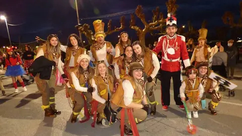 Las murgas también participaron en el desfile, como Las Niñas. R.A.
