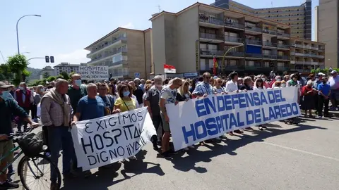 Pancartas que se mostraron en la protesta en Laredo. R.A.