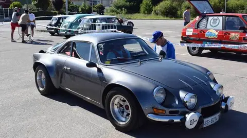 Los coches deportivos también se dejaron ver en la concentración.