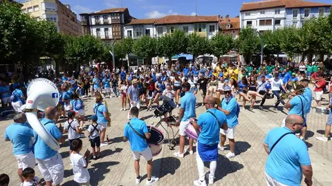 Santoña celebró el Día del Ruido con la participación de cinco charangas. R.A.