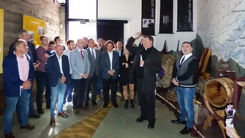 Momento de la bendición de las instalaciones. R.A.