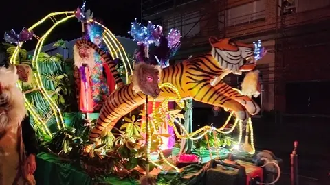 El desfile contó con varias representaciones. R.A.