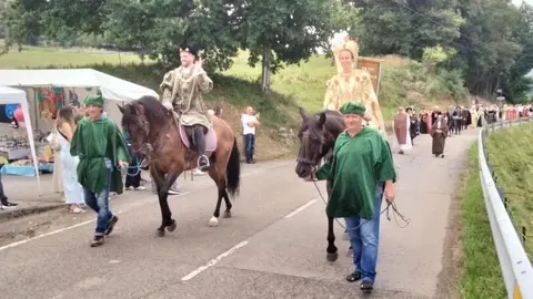 Carlos V y su hermana Leonor encabezan la comitiva. R.A.