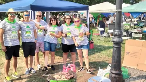 Los grupos prepararon marmita y otros platos. R.A.