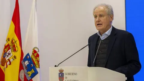 El consejero de Industria, Eduardo Arasti, habla sobre La Pasiega.