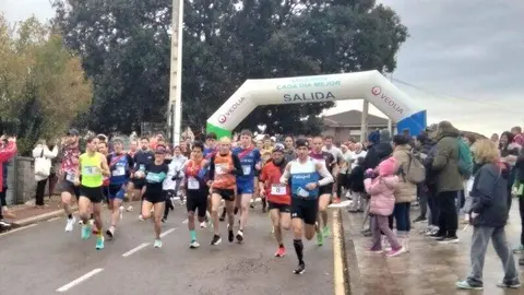 Los atletas recorrieron cinco kil&oacute;metros. R.A.