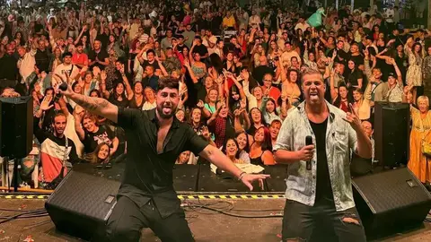 Los gaditanos Decai sobre el escenario.