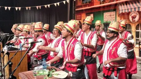 Artistas sobre el escenario. R.A.