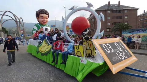 Las carrozas salieron del monumento al Peregrino. R.A.