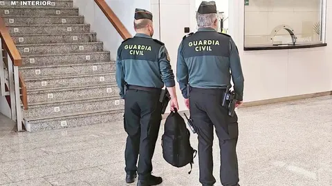 La Guardia Civil con la mochila.