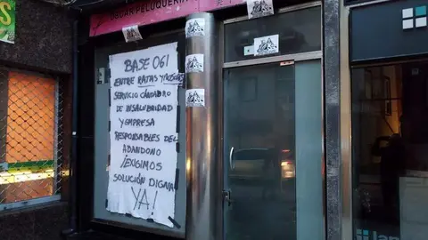 Base del 061 en la calle Cervantes.