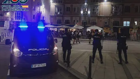 Polic&iacute;a Nacional en la zona de ocio de Santander.