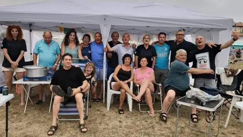 Comida de hermandad en el barrio de Corea en Santo&ntilde;a. Dori C&aacute;mara
