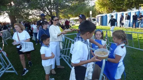 El campo del Glasis acogi&oacute; la marmitada durante la celebraci&oacute;n de las Fiestas de la Virgen del Puerto. R.A.