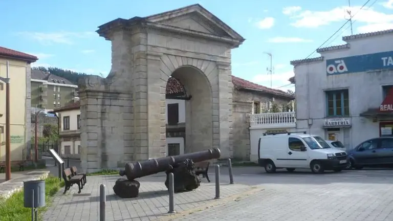 El arco de La Cavada, en Riotuerto. R.A.