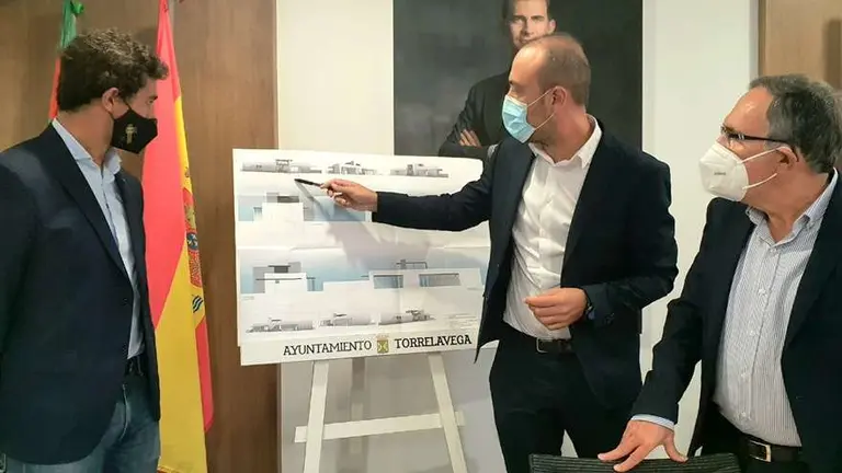 Las piscinas al aire libre están previstas para 2023.