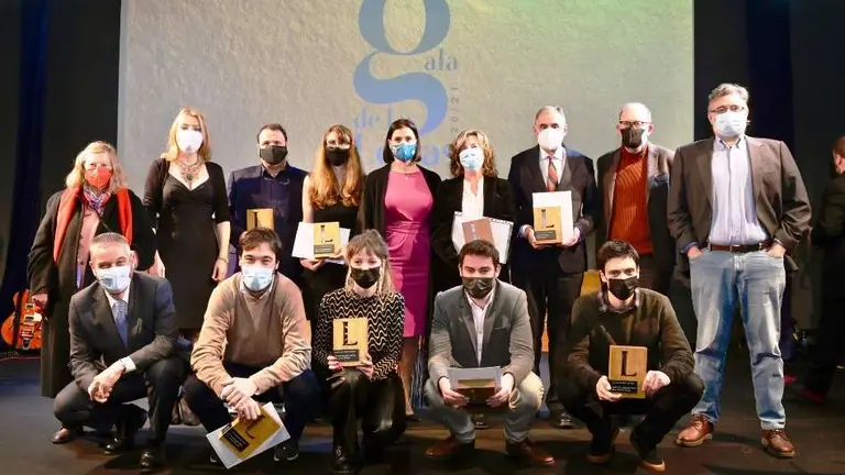 Premiados y autoridades pol&iacute;ticas en la Gala de las Letras.