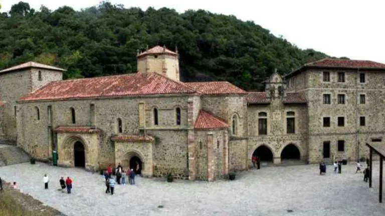 Monasterio de Santo Toribio de Li&eacute;bana.