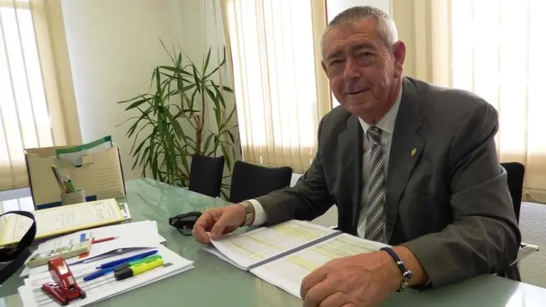 José de la Hoz en el Ayuntamiento de Bareyo. R.A.