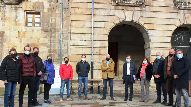 Reunión de los alcaldes campurrianos con la directora del Servicio Cántabro de Salud en Reinosa.