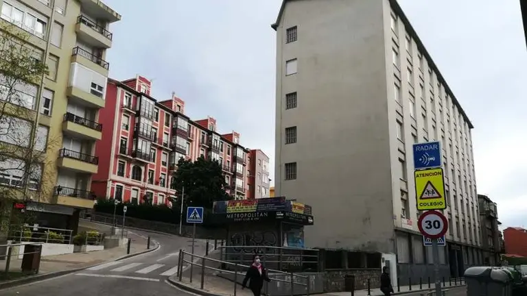 Escuela de Idiomas, en Santander. R.A.