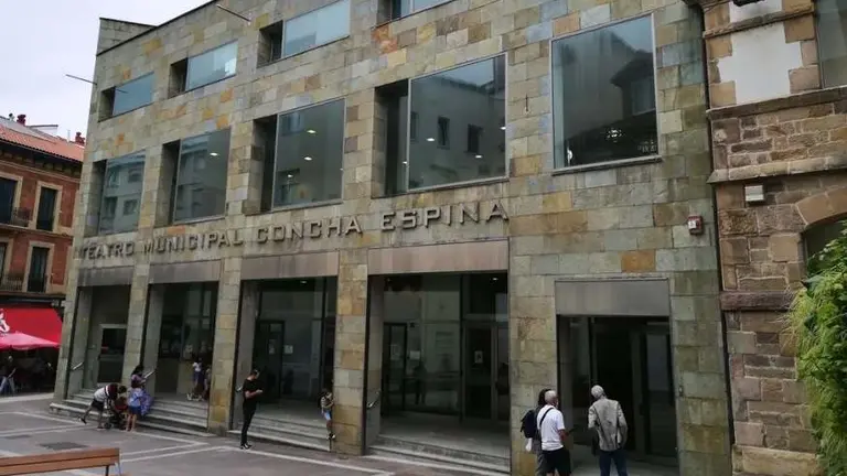 Teatro Concha Espina, en Torrelavega. R.A.