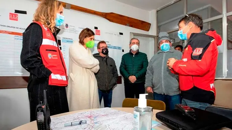 Autoridades políticas en el dispositivo de Suances.