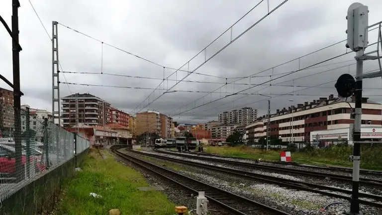 Vías del tren en Torrelavega. R.A.