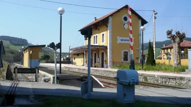 Paso a nivel en Hazas de Cesto. R.A.