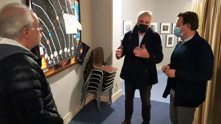 El portavoz del PRC visita las instalaciones del Planetario, en Santander.