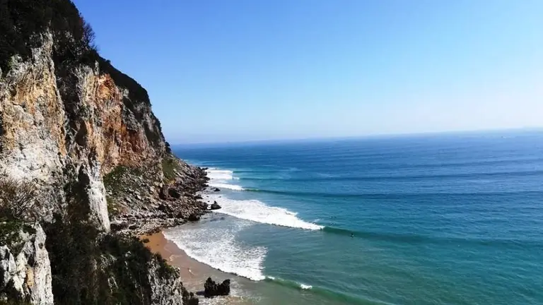 Acantilados del Monte Buciero y entrada a la Bahía de Santoña. R.A.