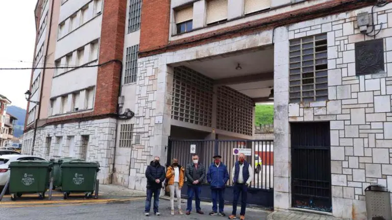 El PRC de Ampuero en el edificio que se subastará.