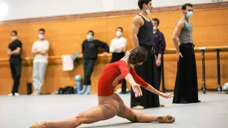 Bailarines de la Compa&ntilde;&iacute;a de Danza Contempor&aacute;nea.