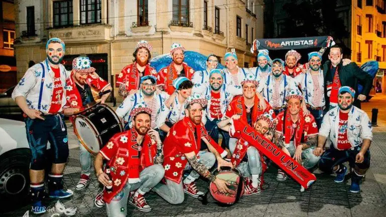 Murga Los Artistas, de Santo&ntilde;a.