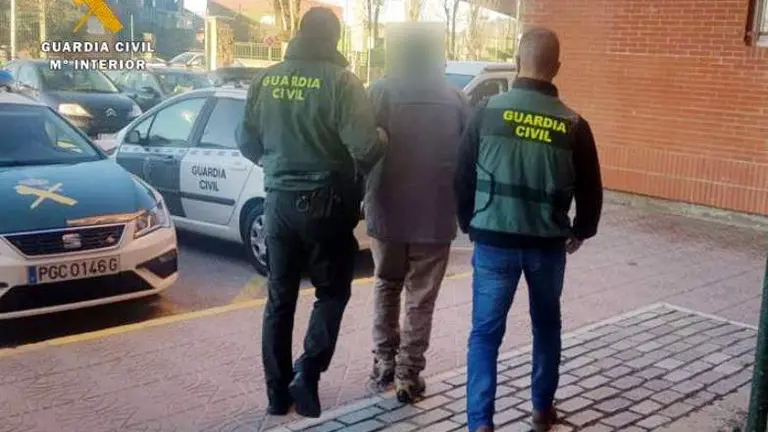 La Guardia Civil detuvo al presunto autor del incendio en Traspaderne, en Buegos.