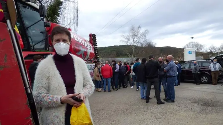 Charo Arredondo en la concentración de los ganaderos en Meruelo. R.A.