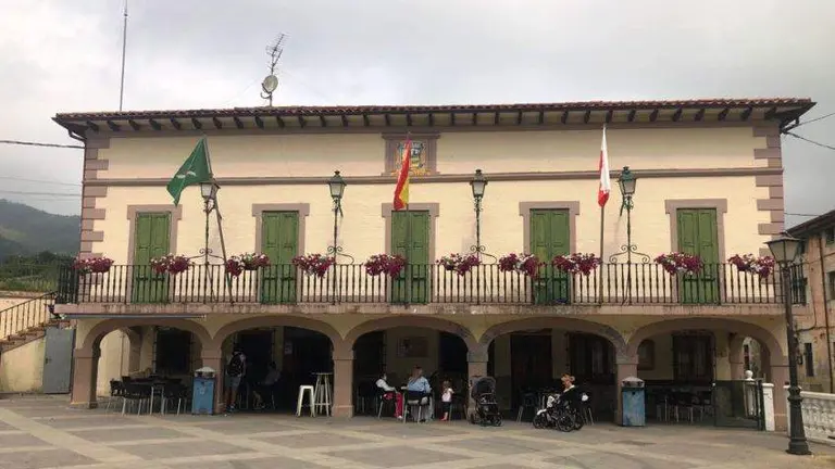 Edificio de la antigua sede de la Junta Vecinal de Ota&ntilde;&eacute;s, en Castro Urdiales.